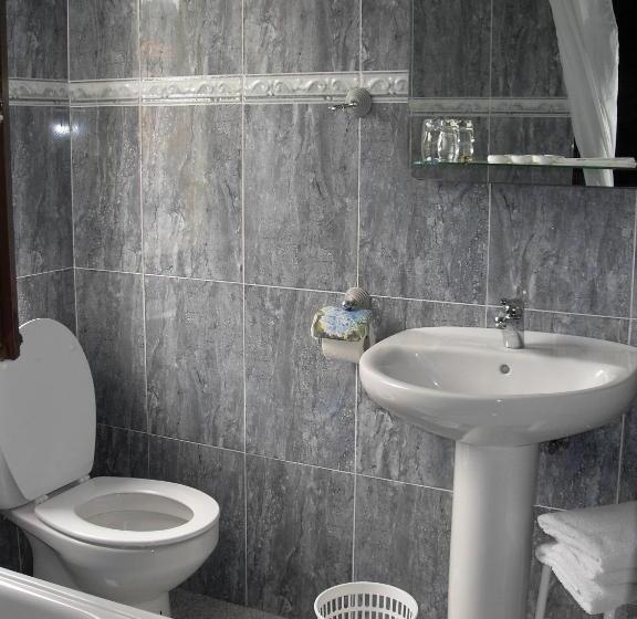 اتاق استاندارد سه نفره, Asturias