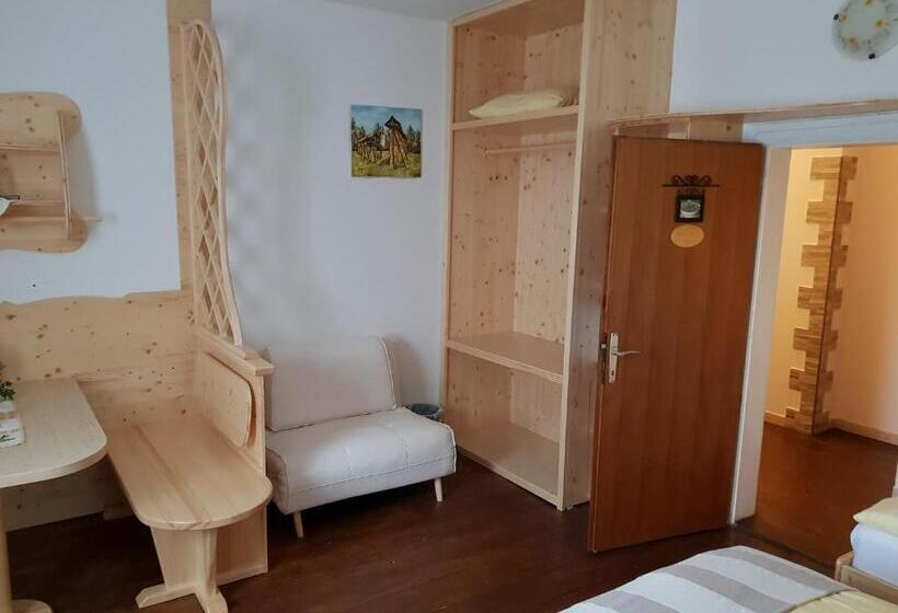 اتاق استاندارد چهارنفره با سرویس بهداشتی مشترک, Mama's House