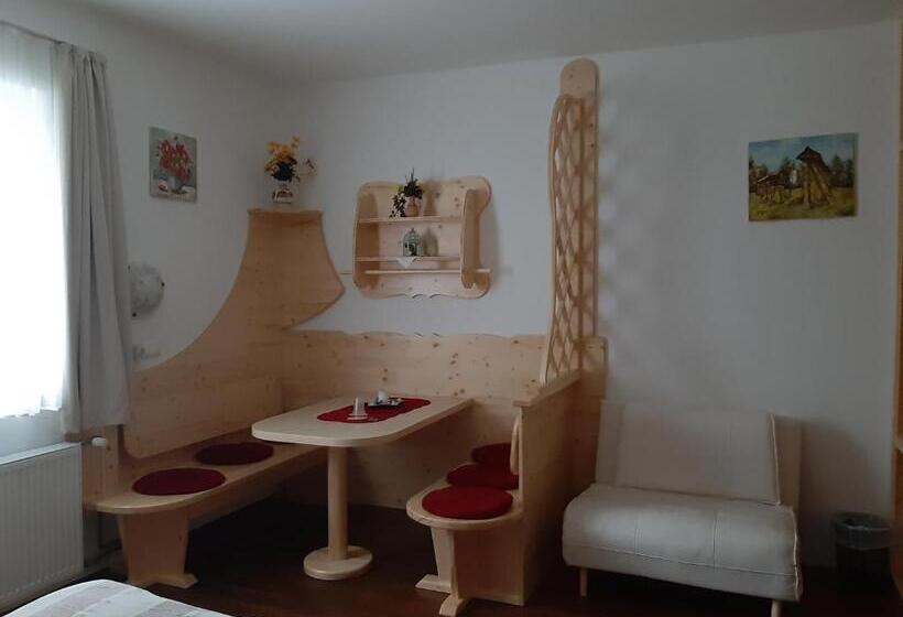 اتاق استاندارد چهارنفره با سرویس بهداشتی مشترک, Mama's House