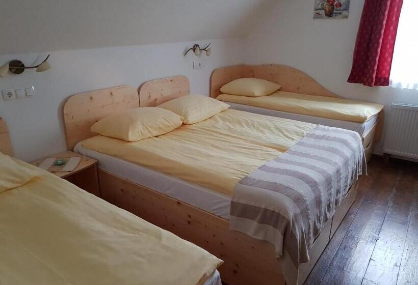 اتاق استاندارد چهارنفره با سرویس بهداشتی مشترک, Mama's House