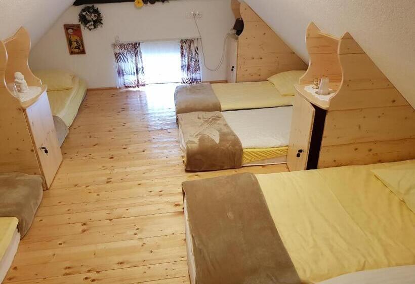 تختخواب در اتاق مشترک, Mama's House