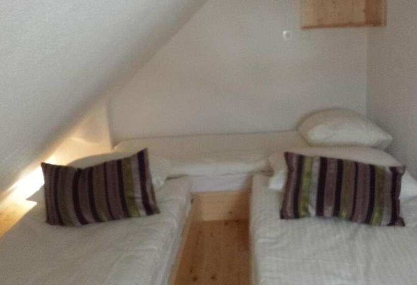 اتاق خانوادگی, Mama's House