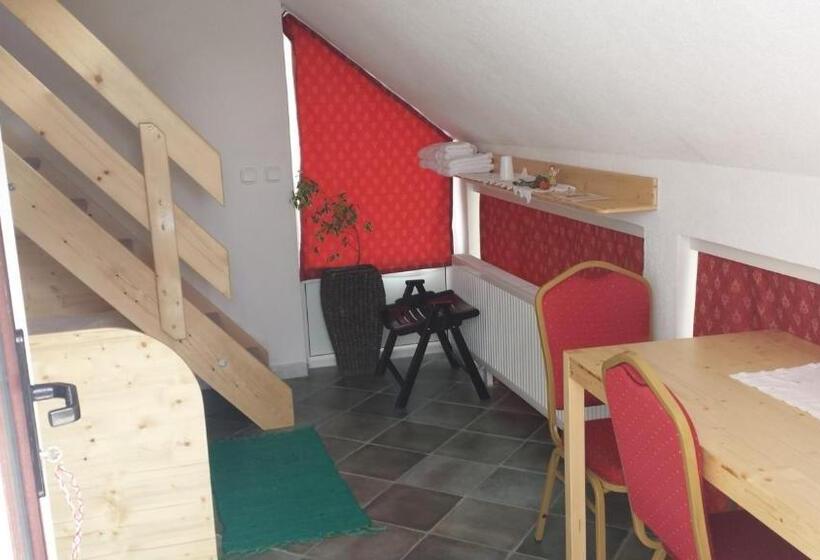 اتاق خانوادگی, Mama's House