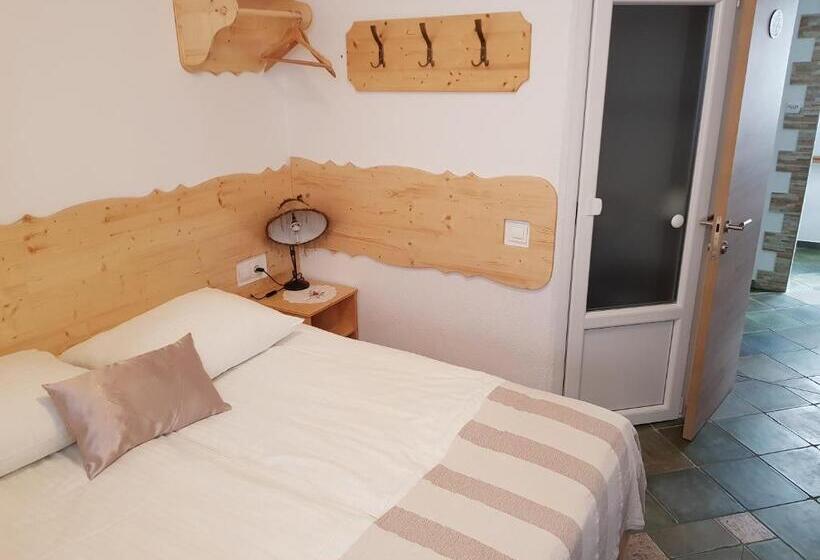 اتاق استاندارد, Mama's House