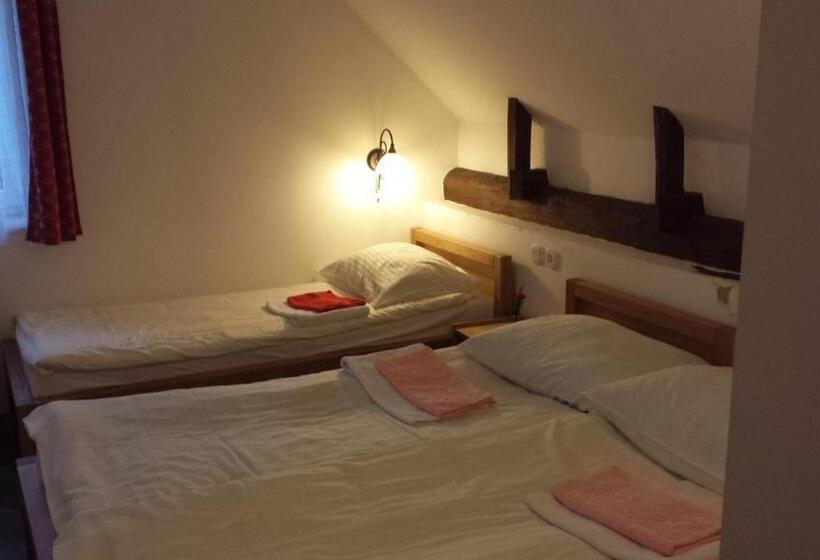 اتاق استاندارد چهار تخته, Mama's House