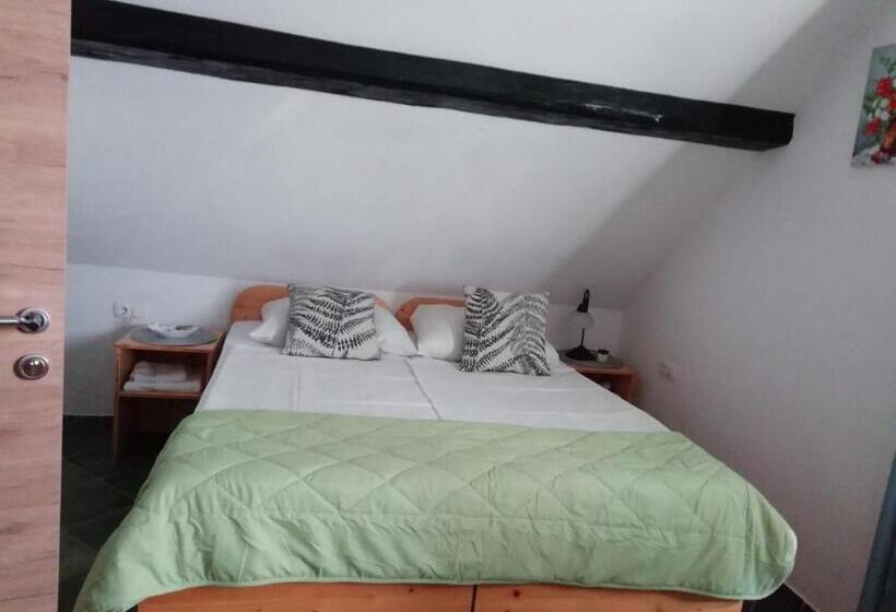 آپارتمان 1 خوابه, Mama's House