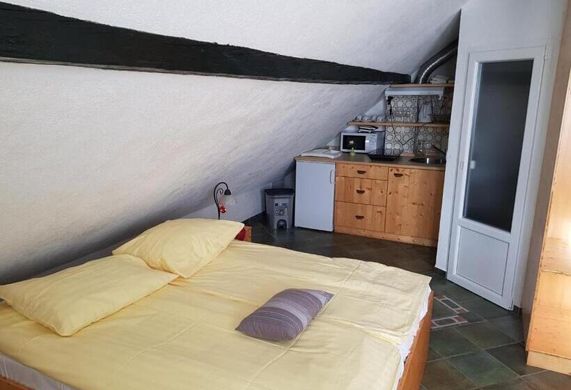 آپارتمان 1 خوابه, Mama's House