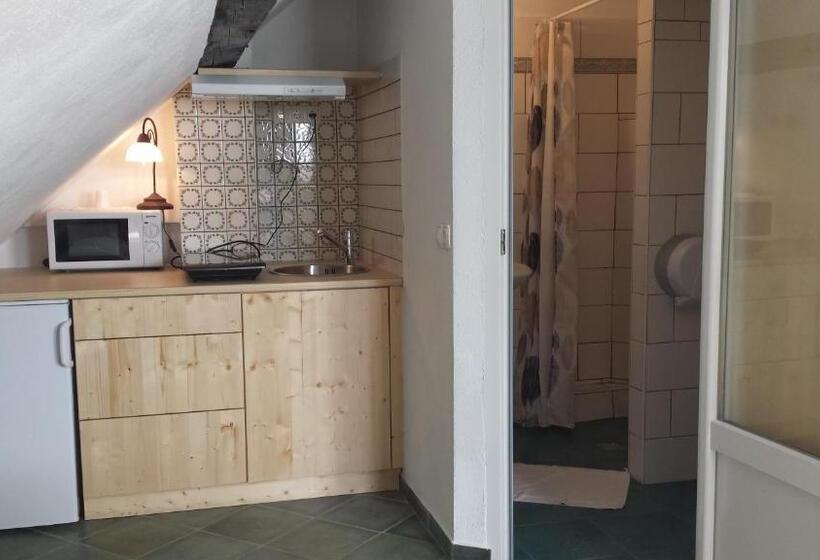 آپارتمان 1 خوابه, Mama's House