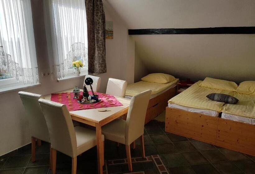 آپارتمان 1 خوابه, Mama's House