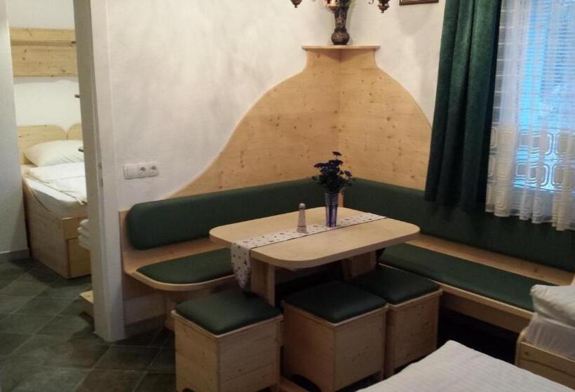 آپارتمان 2 خوابه, Mama's House