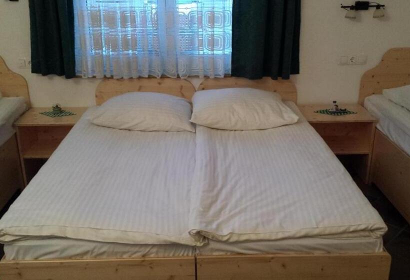 آپارتمان 2 خوابه, Mama's House