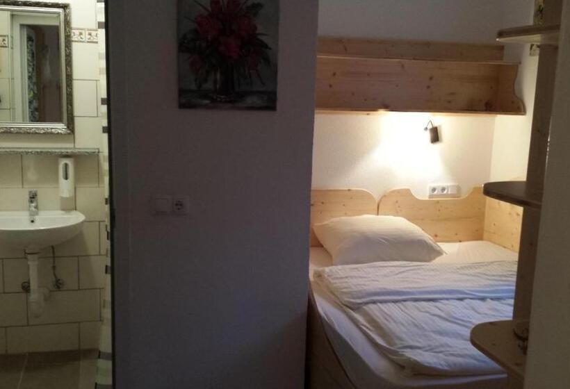 آپارتمان 2 خوابه, Mama's House