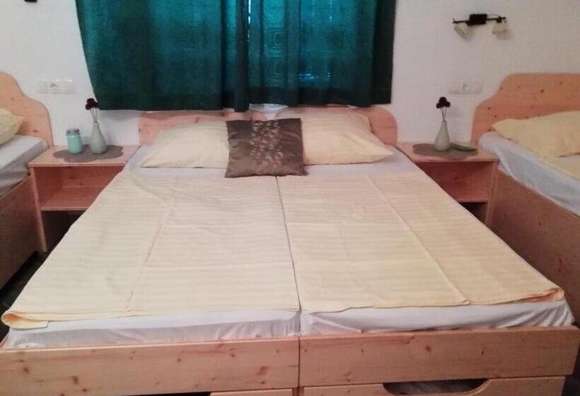 آپارتمان 2 خوابه, Mama's House