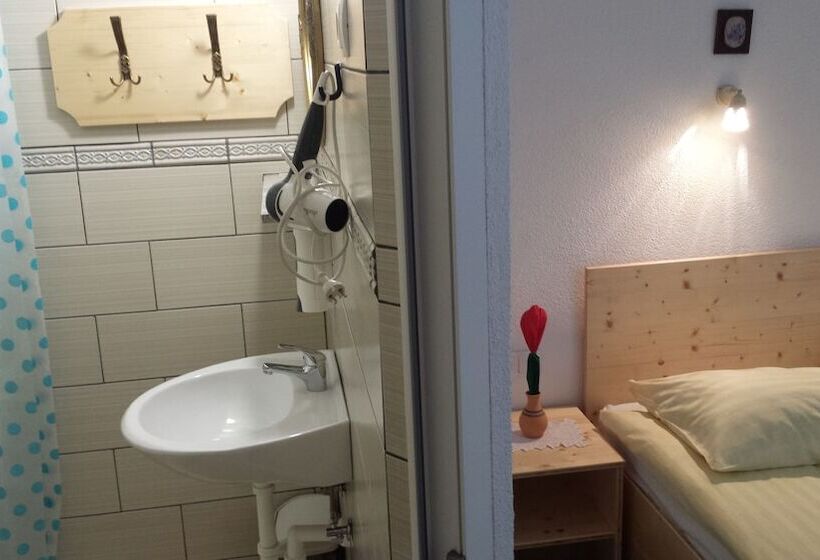 آپارتمان 1 خوابه, Mama's House