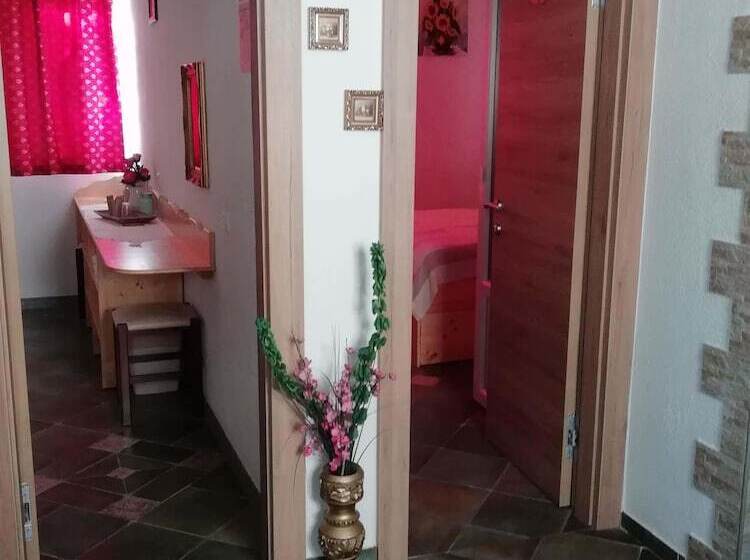 آپارتمان 1 خوابه, Mama's House