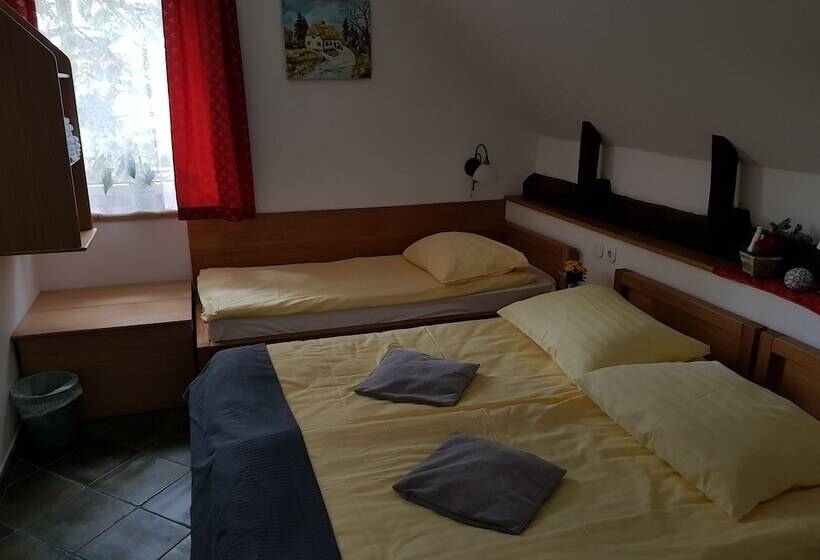 اتاق استاندارد چهار تخته, Mama's House