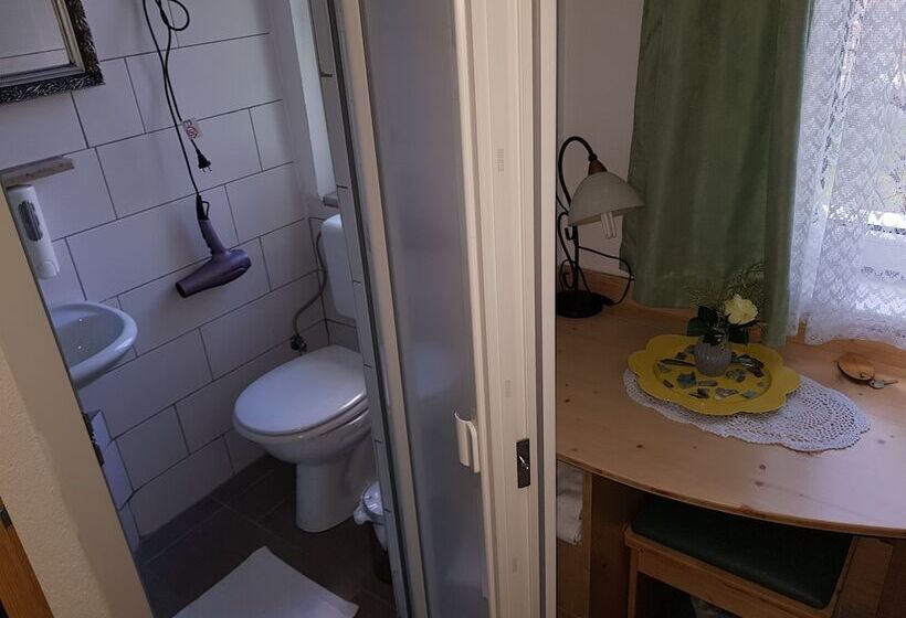 اتاق خانوادگی, Mama's House