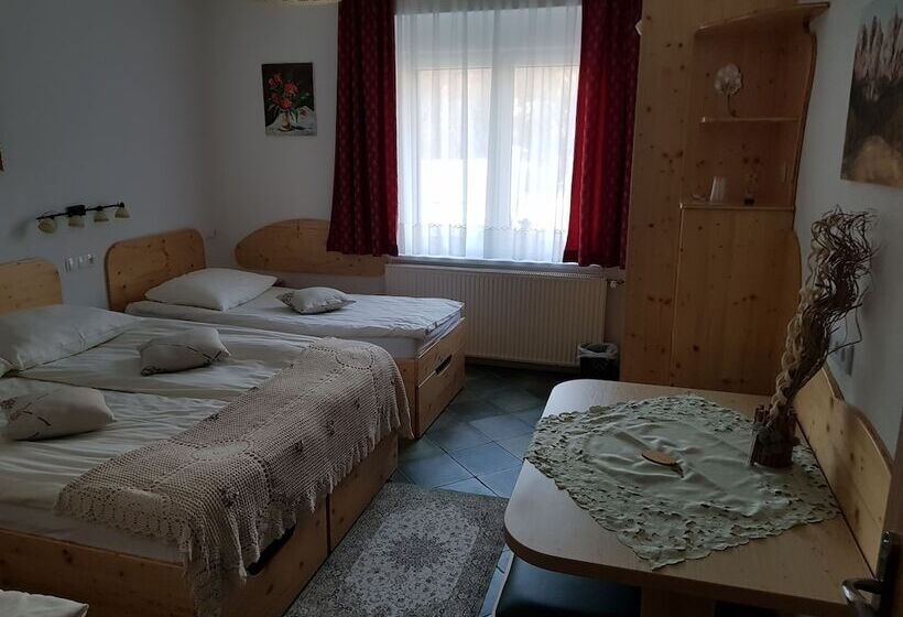 اتاق خانوادگی, Mama's House