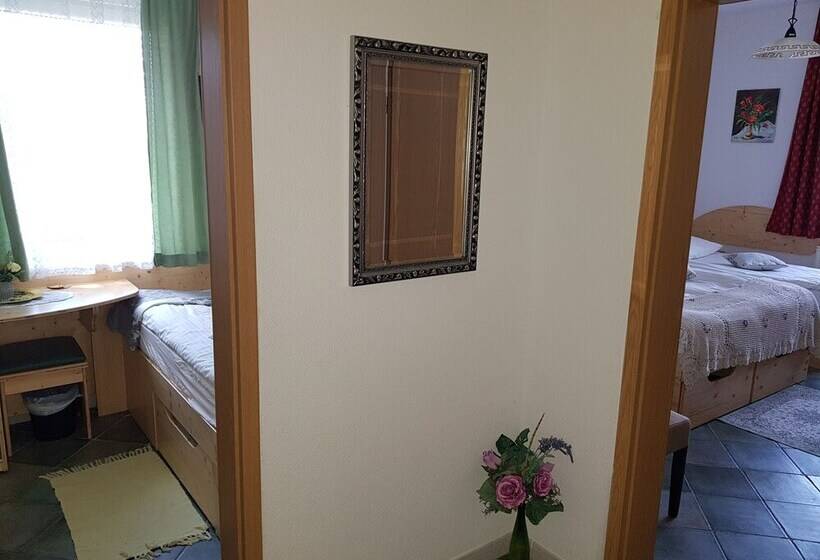 اتاق خانوادگی, Mama's House