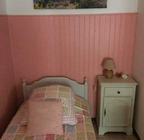 اتاق استاندارد سه نفره, Chez Mamie