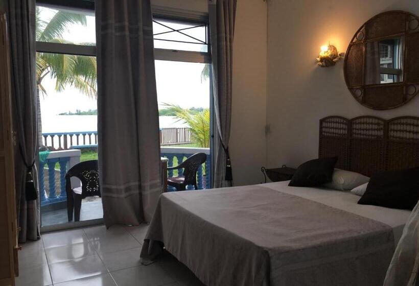 اتاق لوکس با بالکن و چشمانداز دریا, Coco Villa