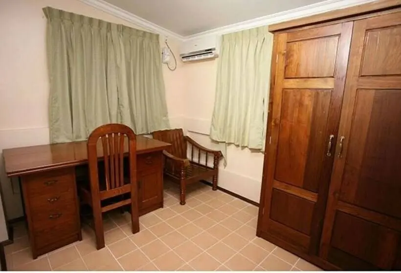 سوییت, June Business Bed Breakfast