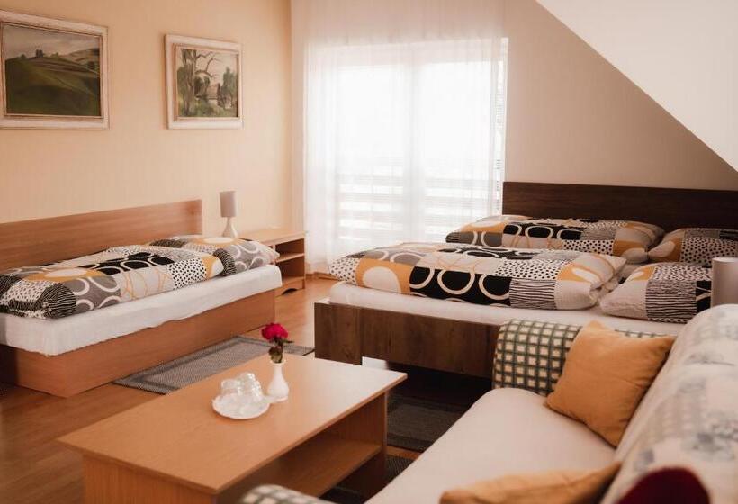 스탠다드 트리플 룸, Penzion Harmonia