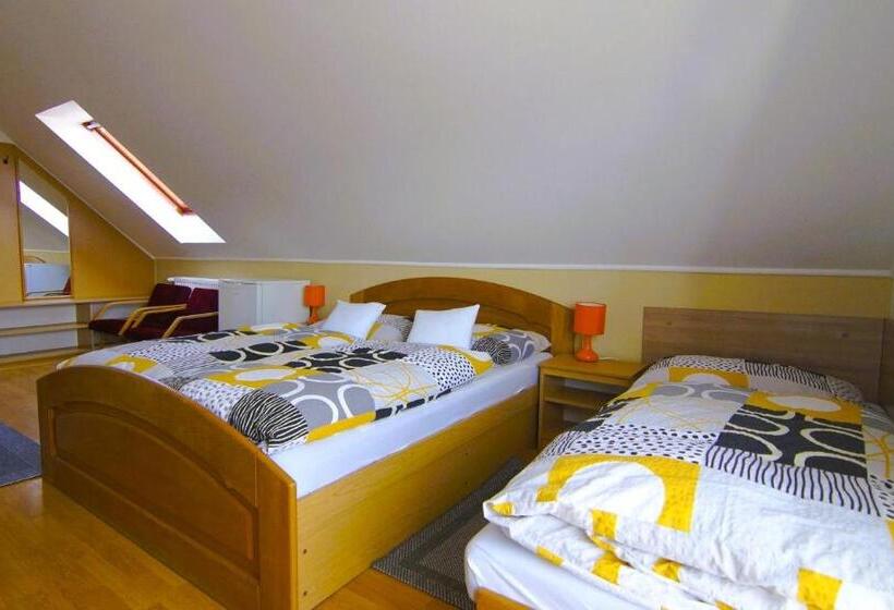 스탠다드 트리플 룸, Penzion Harmonia