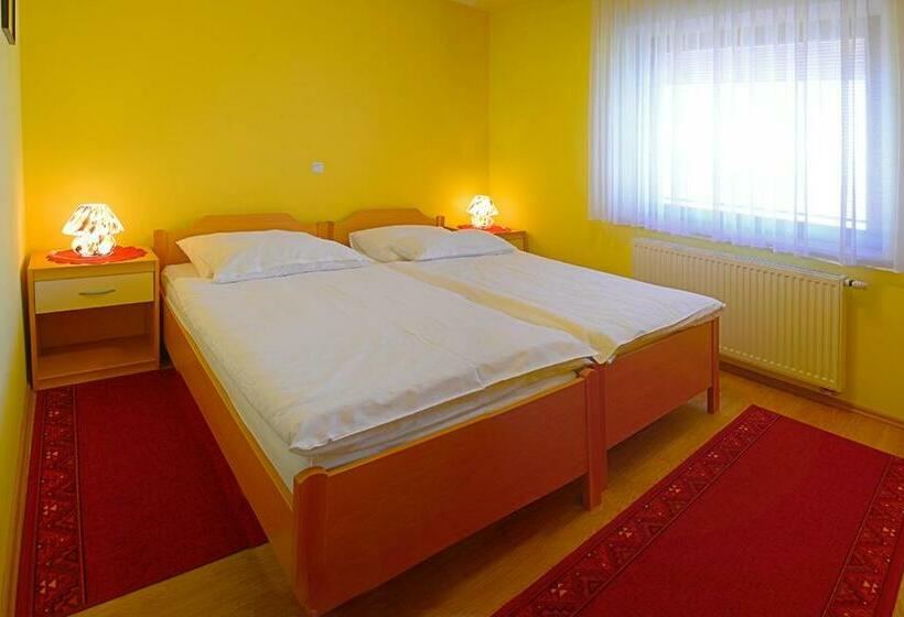 اتاق استاندارد با چشم‌انداز, Bed And Breakfast Valjavec