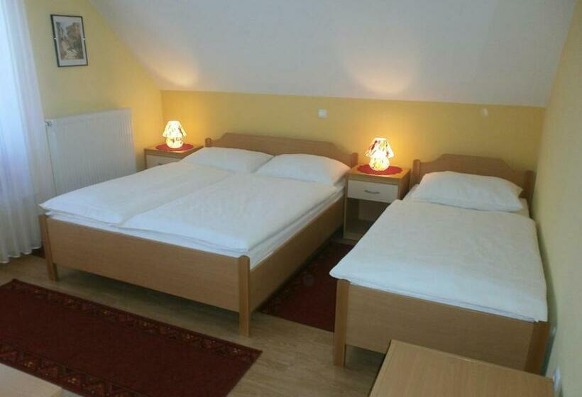 اتاق استاندارد سه نفره, Bed And Breakfast Valjavec