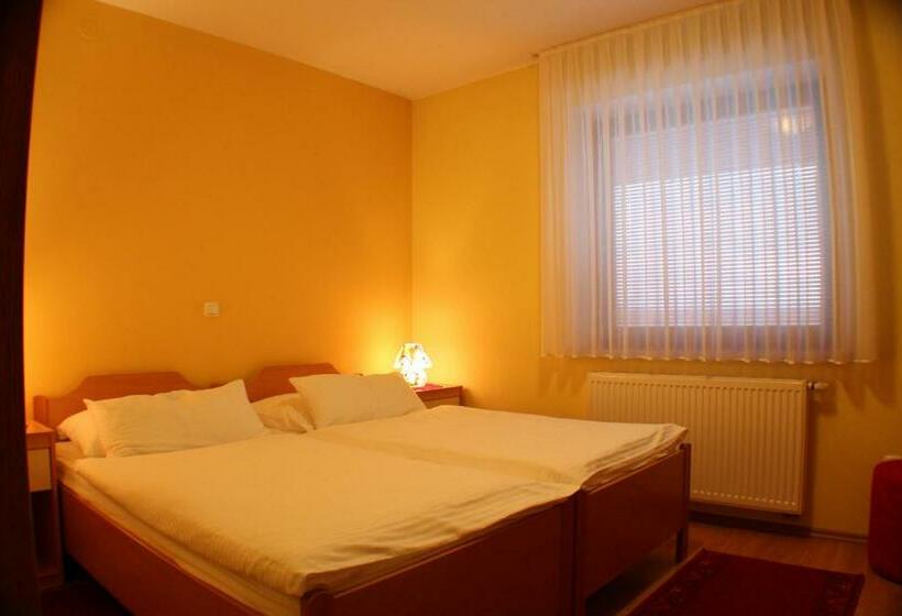 اتاق استاندارد با چشم‌انداز, Bed And Breakfast Valjavec