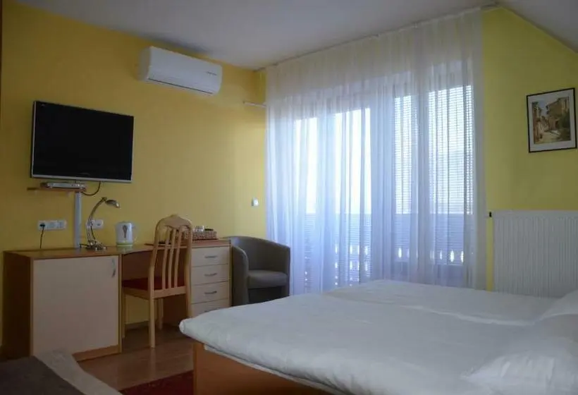 اتاق استاندارد سه نفره, Bed And Breakfast Valjavec