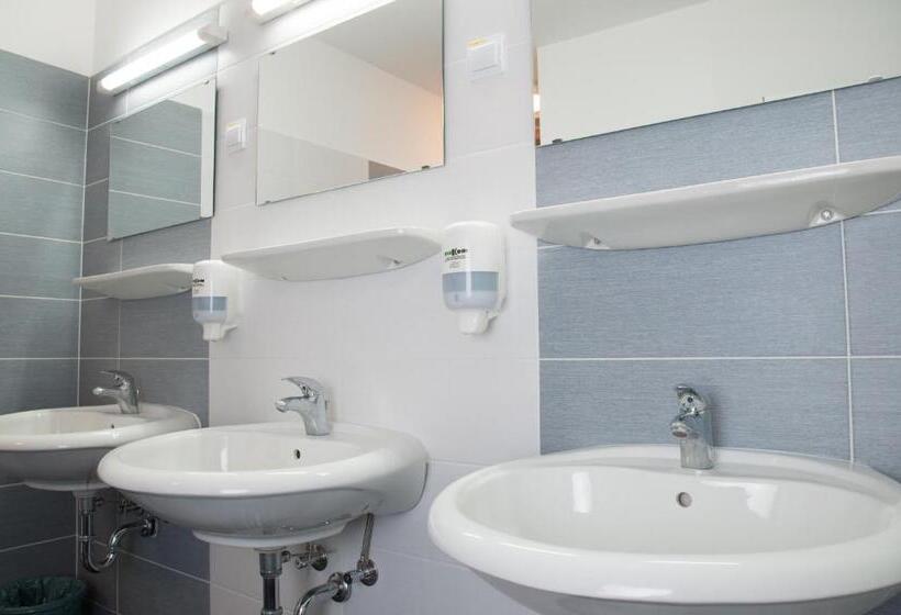 تختخواب در اتاق مشترک, Hostel Velenje