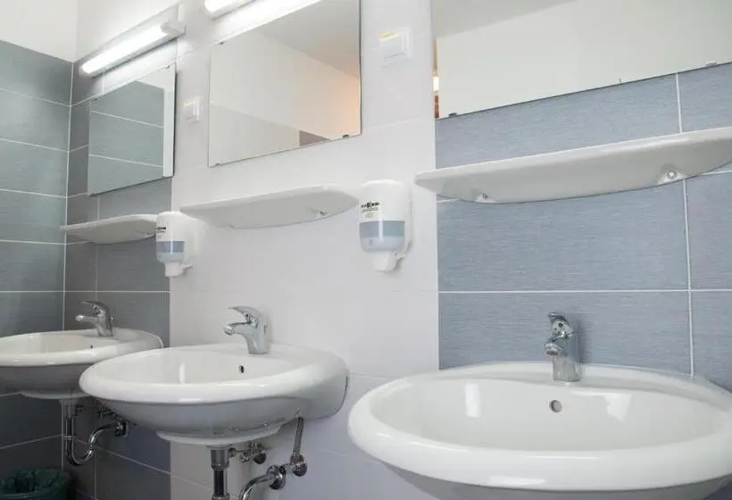 تختخواب در اتاق مشترک, Hostel Velenje