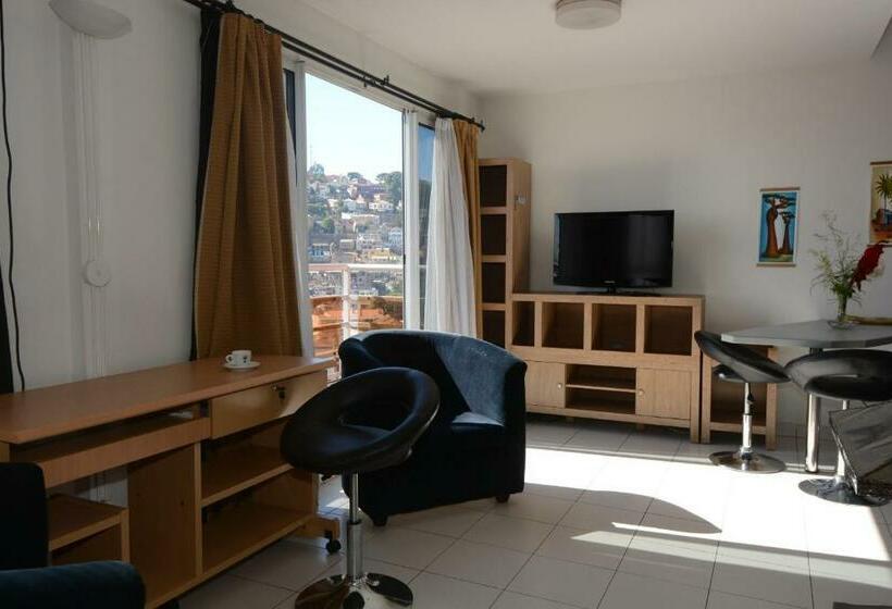 استودیوی استاندارد, Aina Hôtel