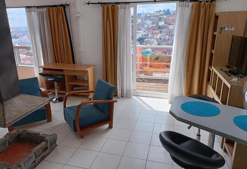 استودیوی استاندارد, Aina Hôtel