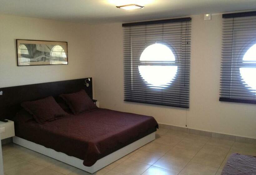 اتاق استاندارد سه نفره, Alize Plage