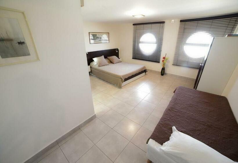 اتاق استاندارد سه نفره, Alize Plage