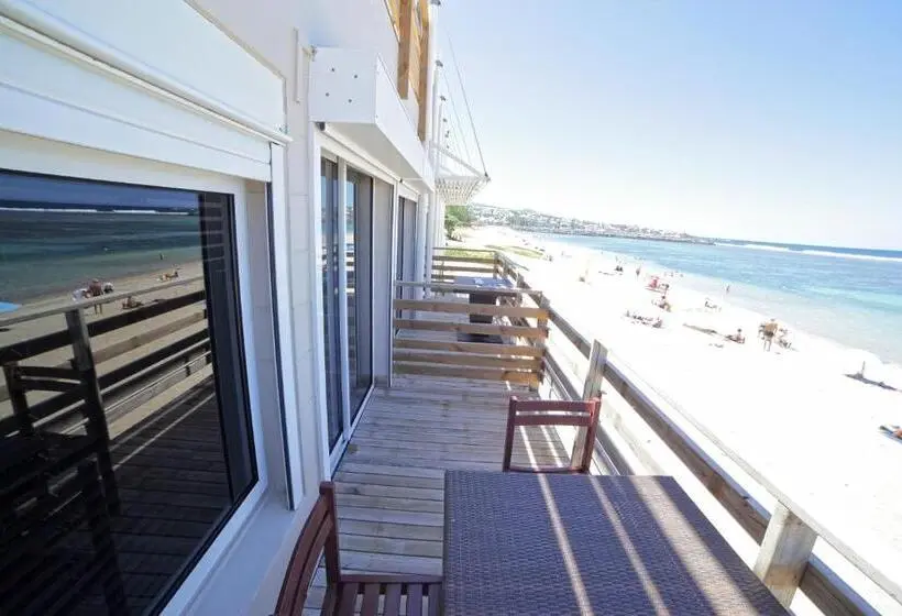 اتاق استاندارد با بالکن و چشم‌انداز دریا, Alize Plage