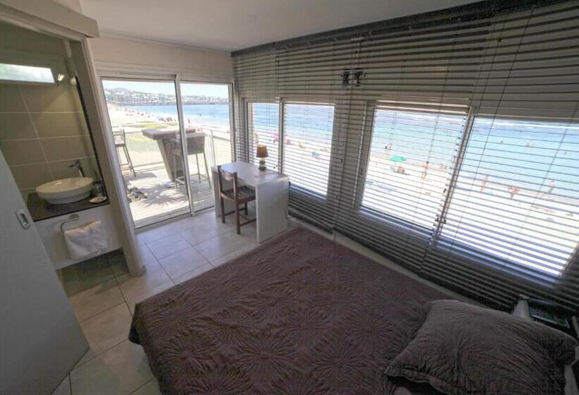 اتاق استاندارد با بالکن و چشم‌انداز دریا, Alize Plage