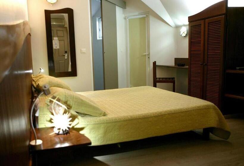 اتاق استاندارد با بالکن و چشم‌انداز دریا, Alize Plage