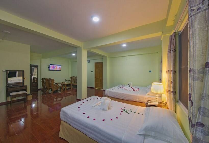 اتاق سوپریور, Myat Nan Taw Win