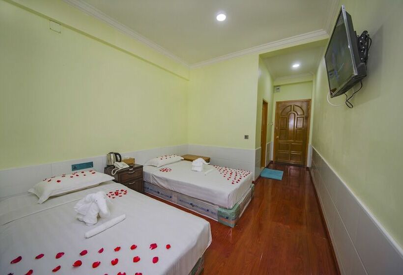 اتاق سوپریور, Myat Nan Taw Win