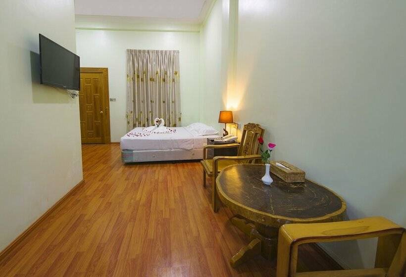 اتاق سوپریور, Myat Nan Taw Win