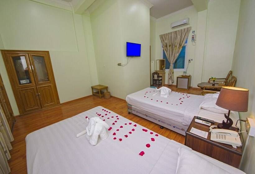 اتاق سوپریور, Myat Nan Taw Win