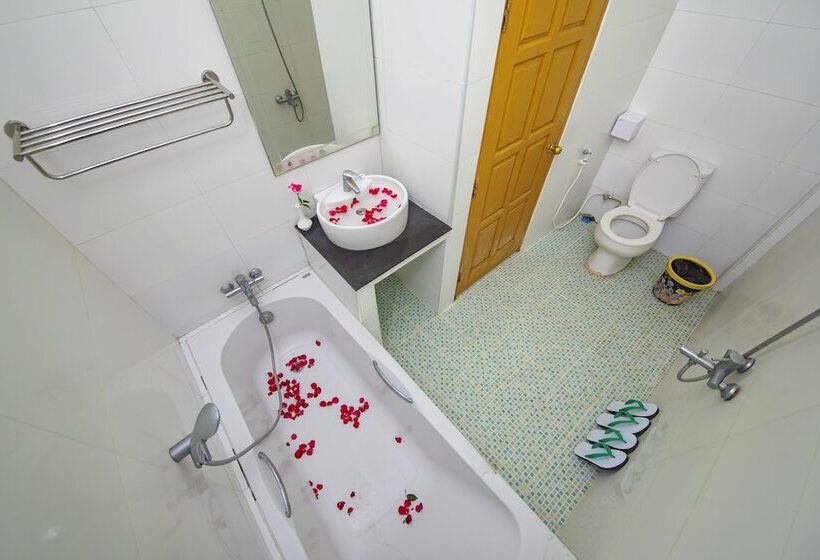 اتاق سوپریور, Myat Nan Taw Win