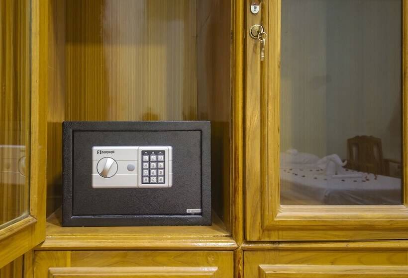 اتاق سوپریور, Myat Nan Taw Win