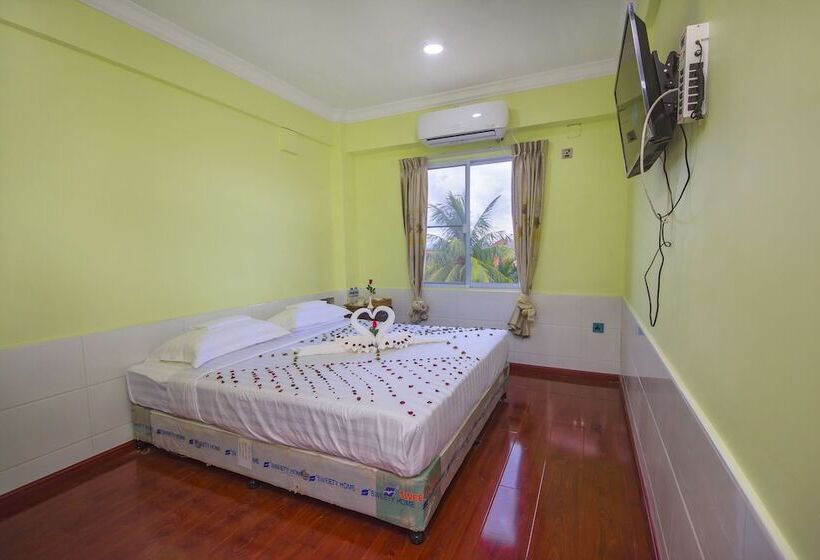 اتاق لوکس, Myat Nan Taw Win