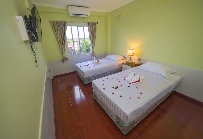 اتاق لوکس, Myat Nan Taw Win