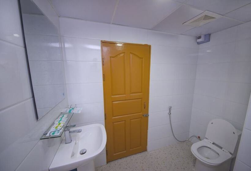 اتاق استاندارد, Myat Nan Taw Win